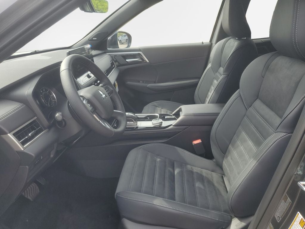 2026 Mitsubishi Outlander LE