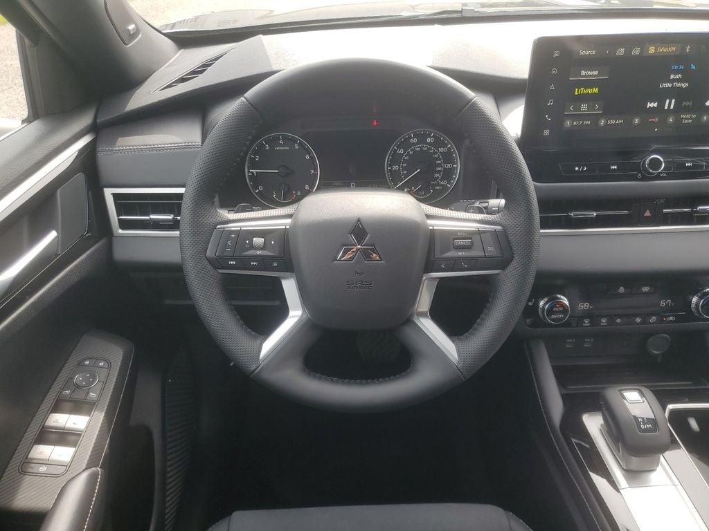 2026 Mitsubishi Outlander LE