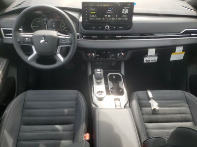 2026 Mitsubishi Outlander LE