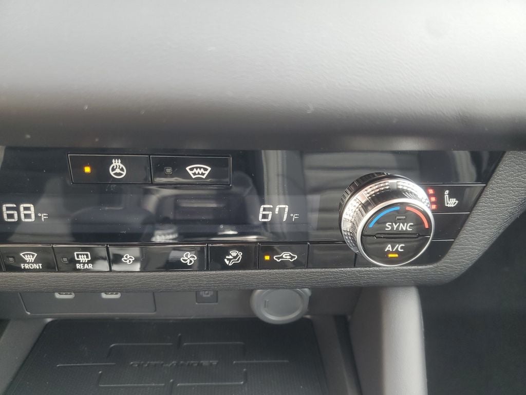 2026 Mitsubishi Outlander LE