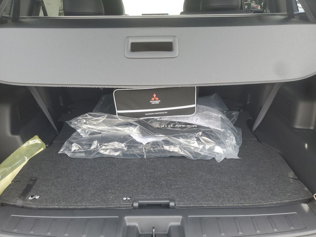 2026 Mitsubishi Outlander LE
