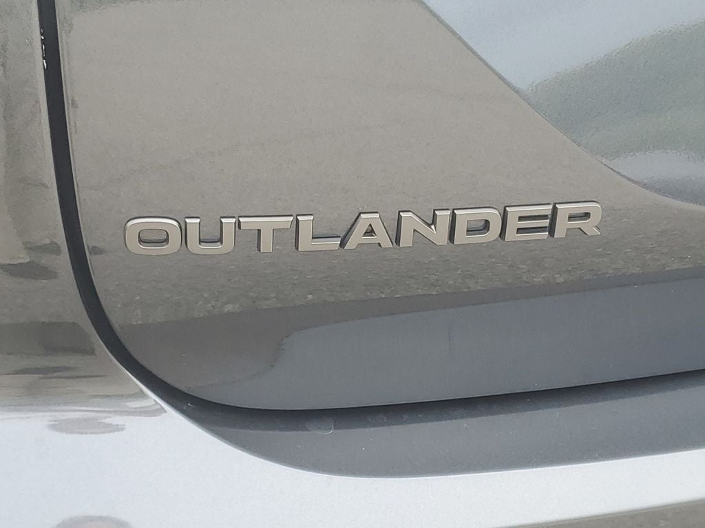 2026 Mitsubishi Outlander LE