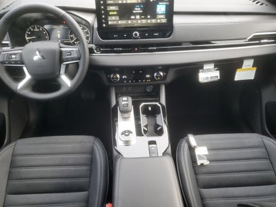 2026 Mitsubishi Outlander LE