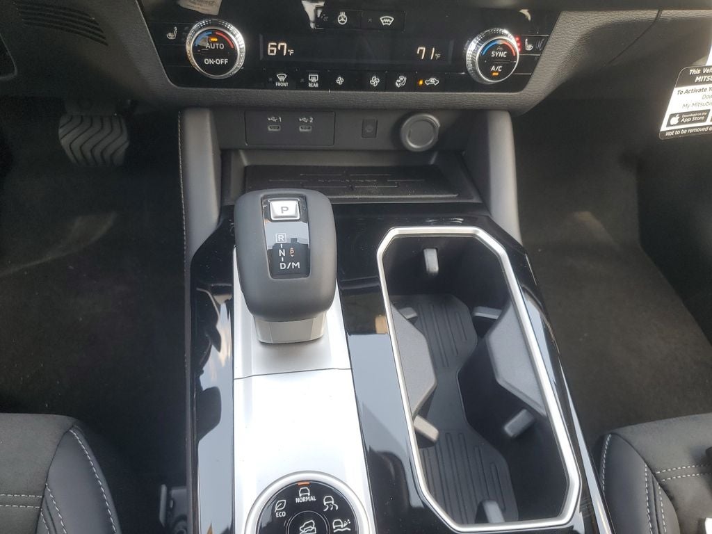 2026 Mitsubishi Outlander LE