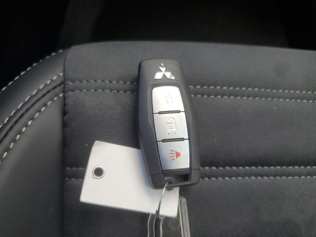 2026 Mitsubishi Outlander LE