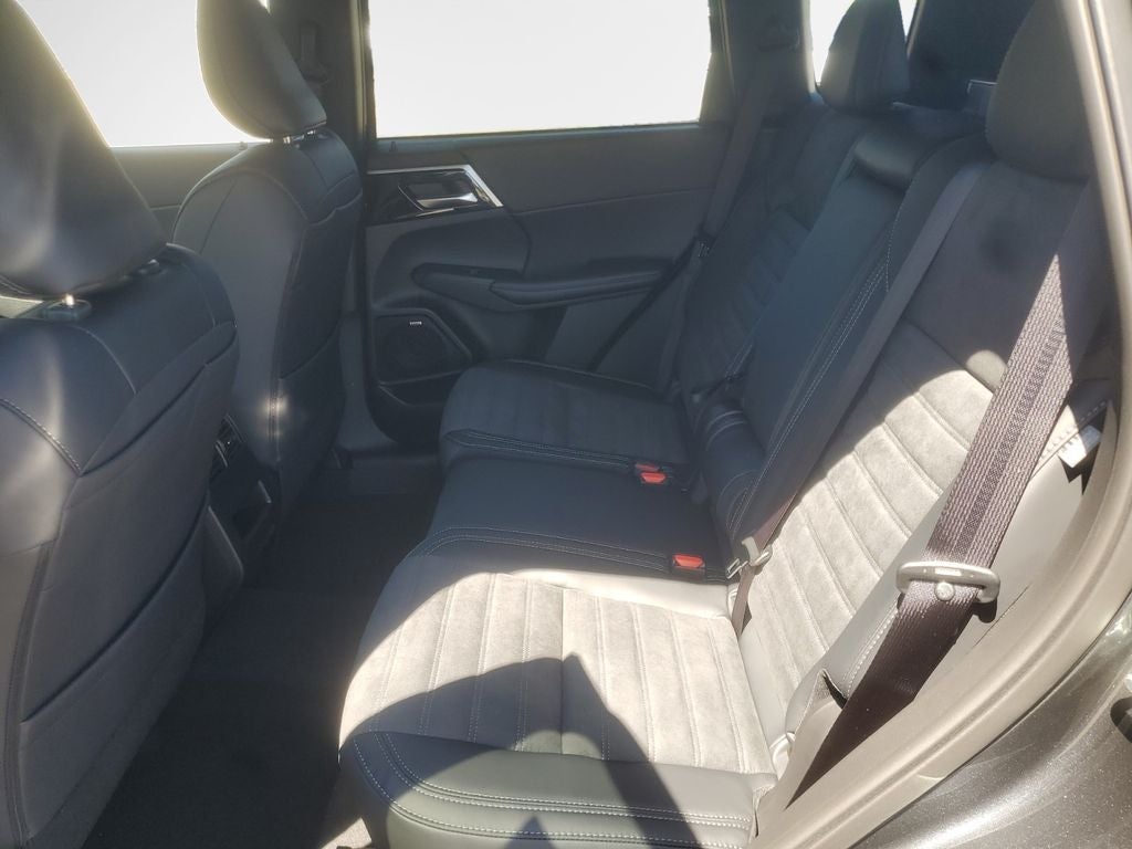 2026 Mitsubishi Outlander LE