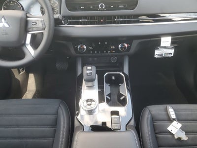 2026 Mitsubishi Outlander LE