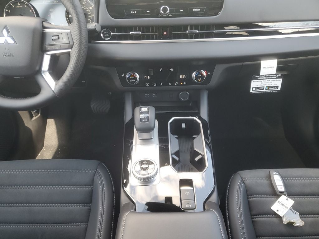 2026 Mitsubishi Outlander LE