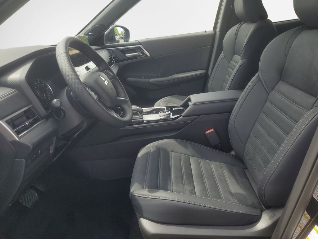 2026 Mitsubishi Outlander LE
