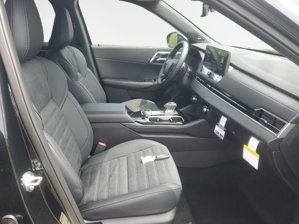 2026 Mitsubishi Outlander LE