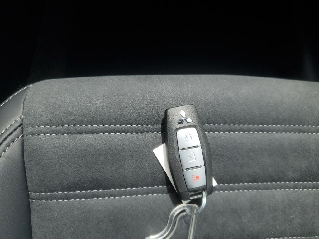 2026 Mitsubishi Outlander LE