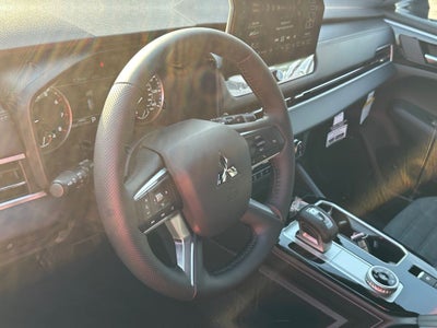 2026 Mitsubishi Outlander LE