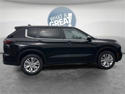 2026 Mitsubishi Outlander SE