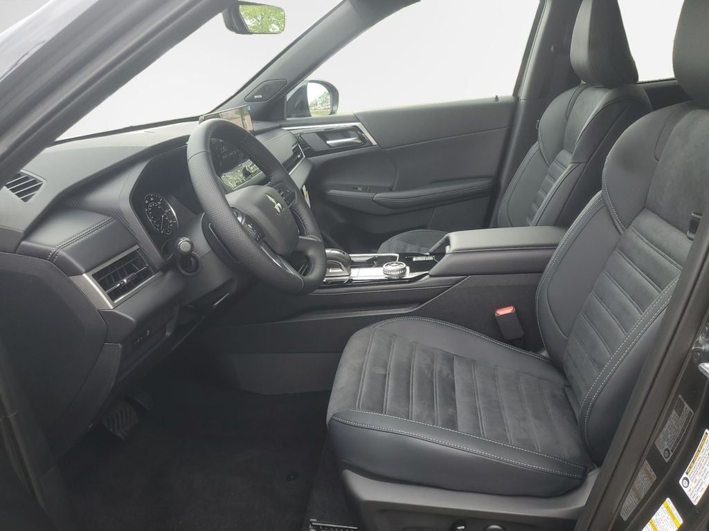 2026 Mitsubishi Outlander LE
