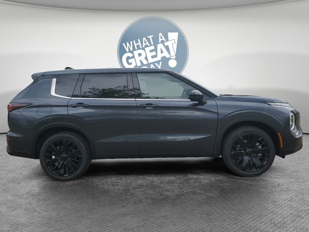 2026 Mitsubishi Outlander LE