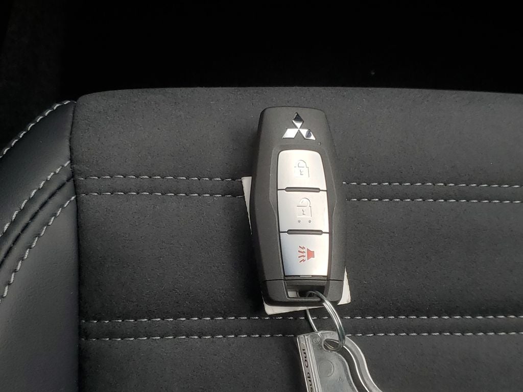 2026 Mitsubishi Outlander LE