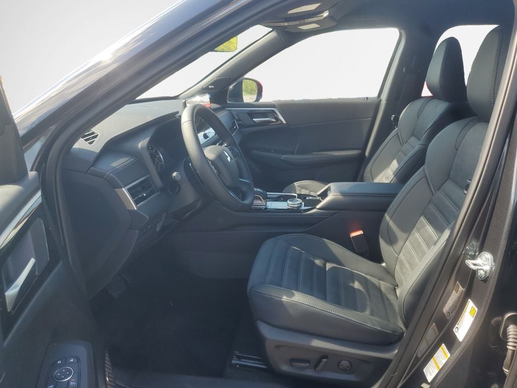 2026 Mitsubishi Outlander LE