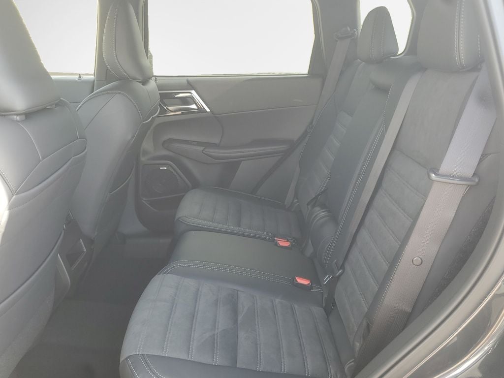 2026 Mitsubishi Outlander LE