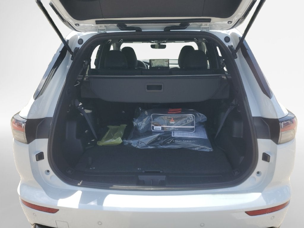 2026 Mitsubishi Outlander LE