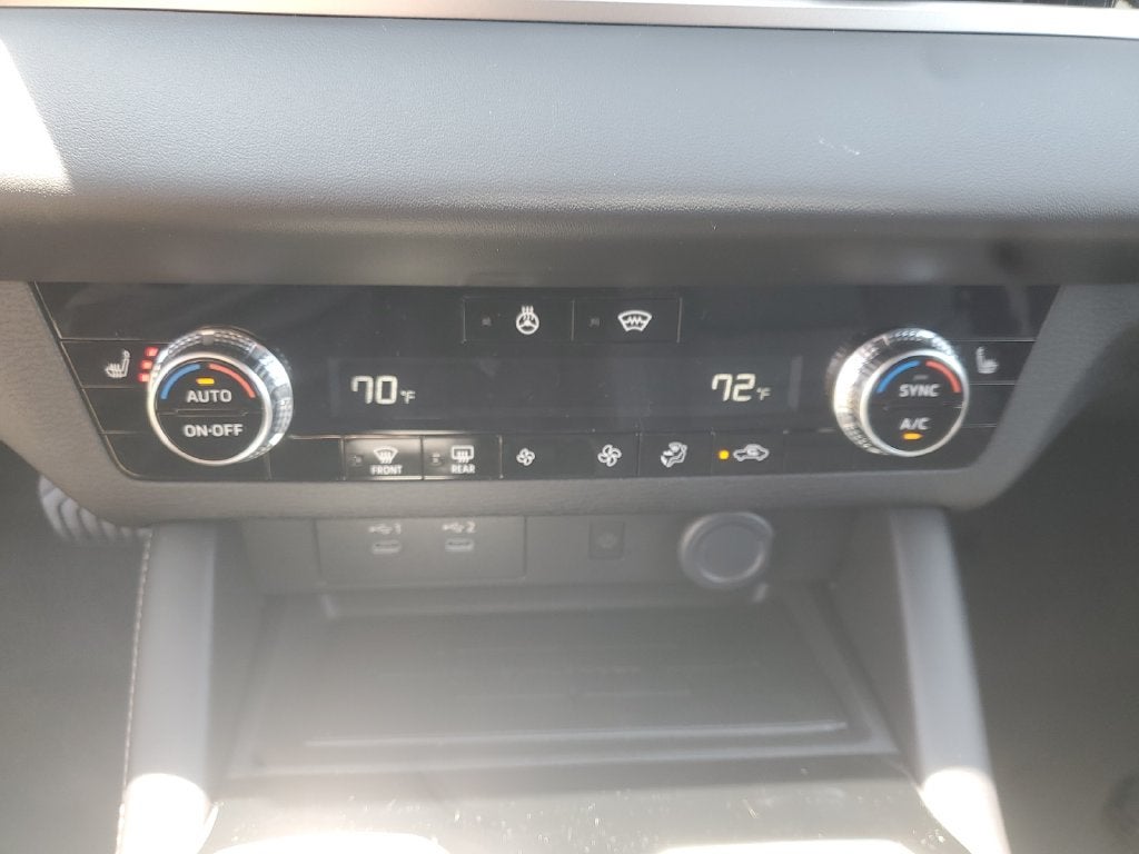 2026 Mitsubishi Outlander LE