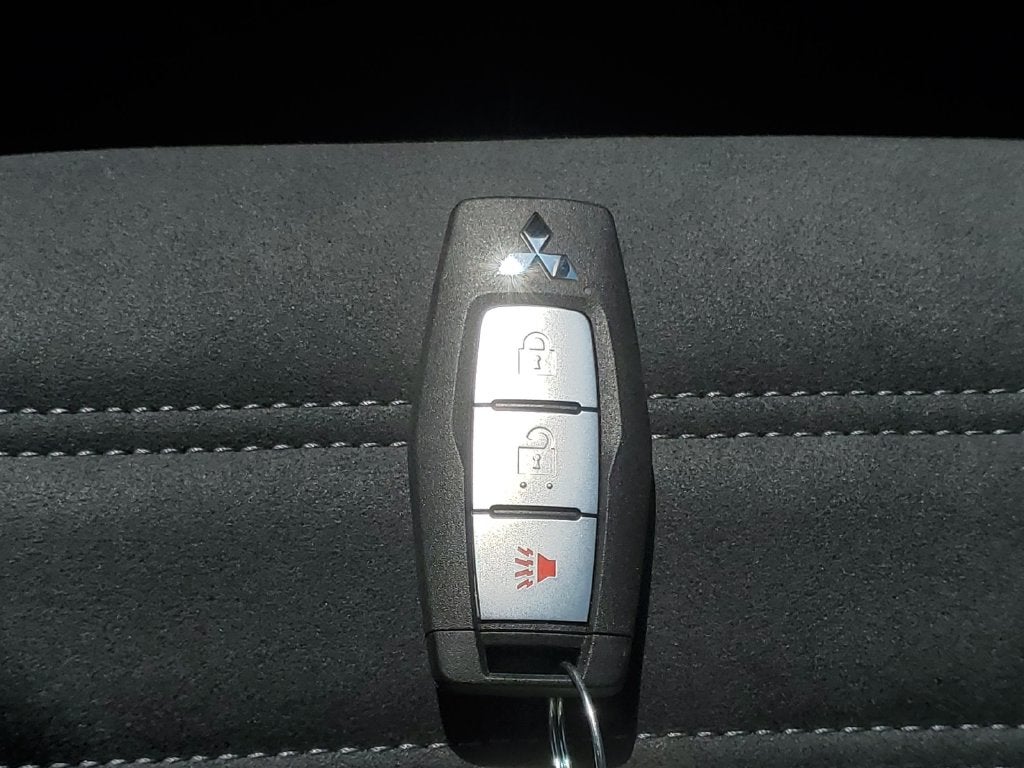 2026 Mitsubishi Outlander LE