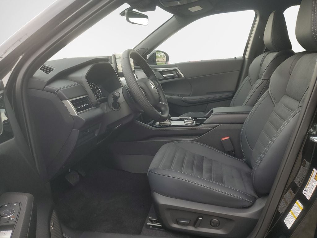 2026 Mitsubishi Outlander LE