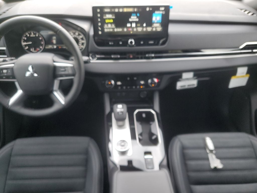 2026 Mitsubishi Outlander LE