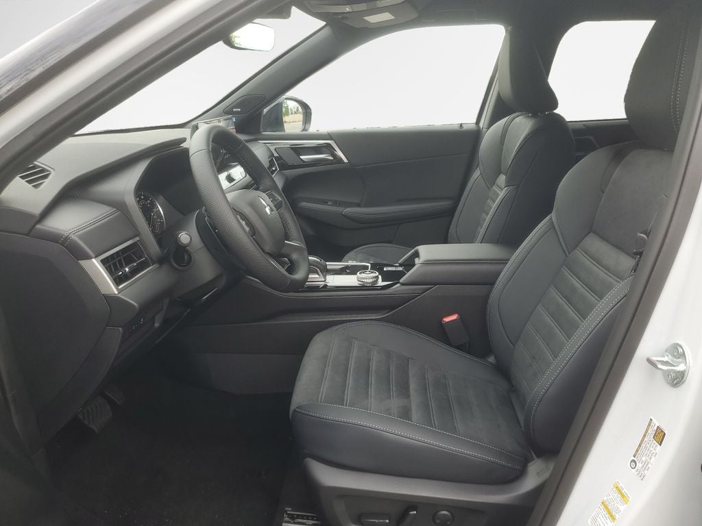 2026 Mitsubishi Outlander LE