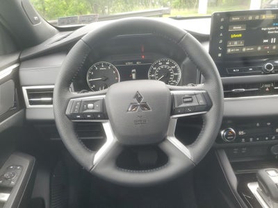 2026 Mitsubishi Outlander LE