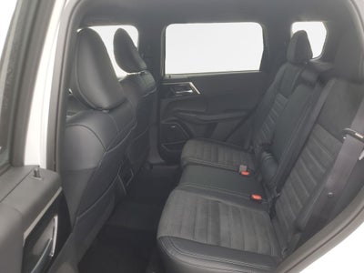 2026 Mitsubishi Outlander LE