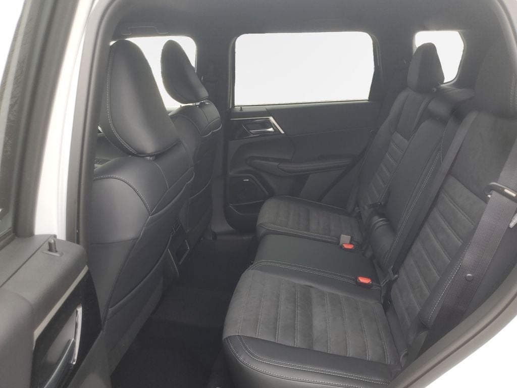 2026 Mitsubishi Outlander LE