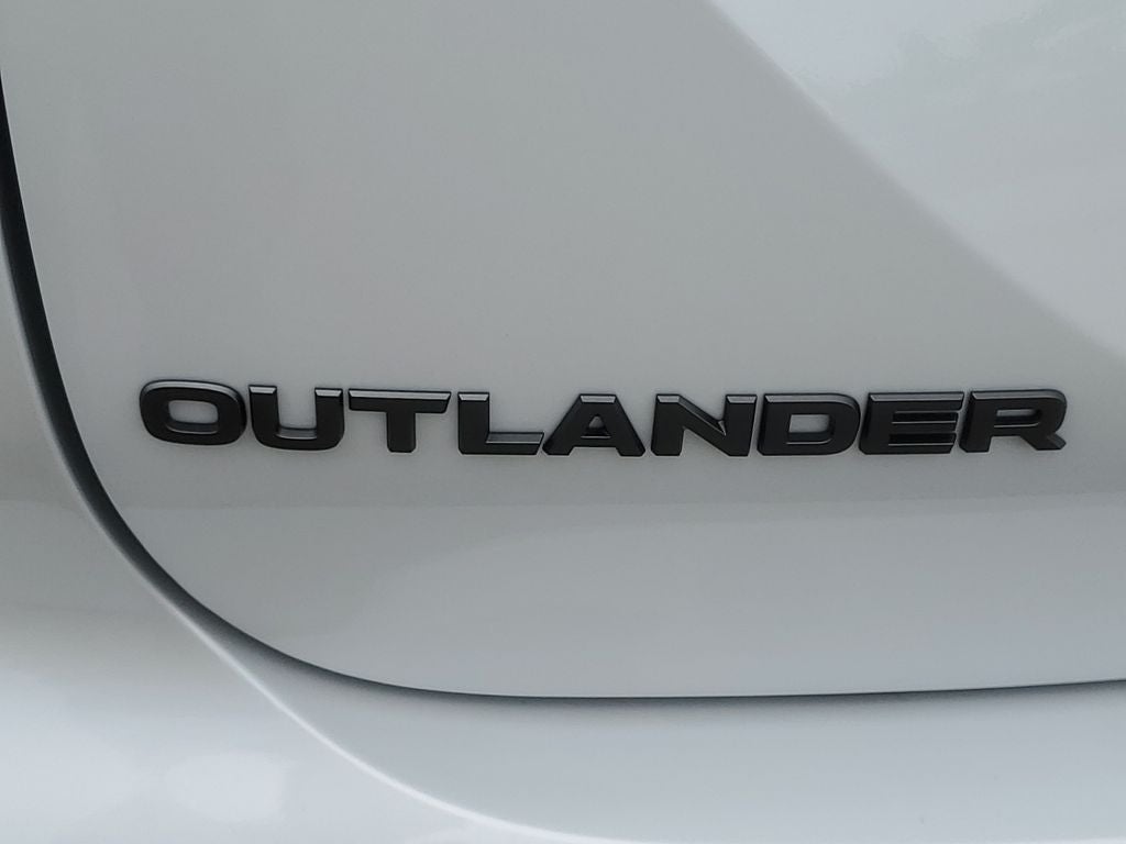 2026 Mitsubishi Outlander LE