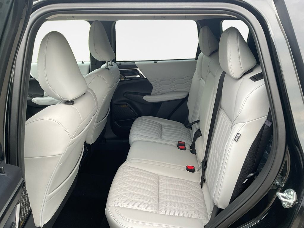 2025 Mitsubishi Outlander Platinum Edition