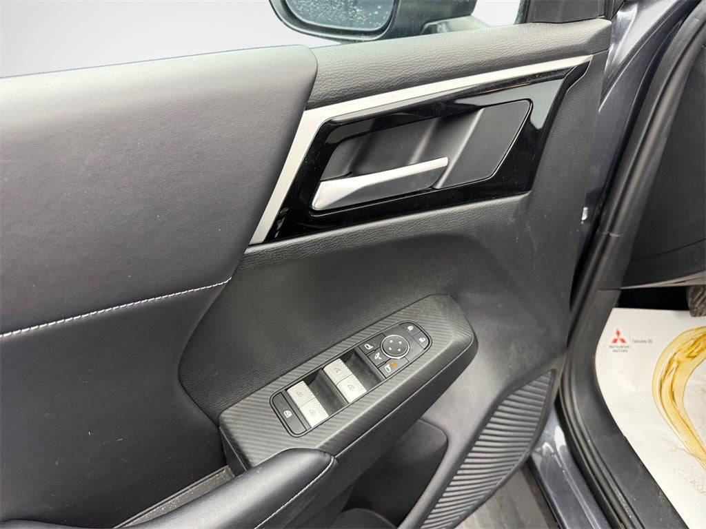 2024 Mitsubishi Outlander PHEV SE