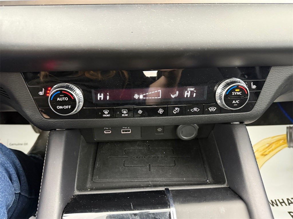 2024 Mitsubishi Outlander PHEV SE