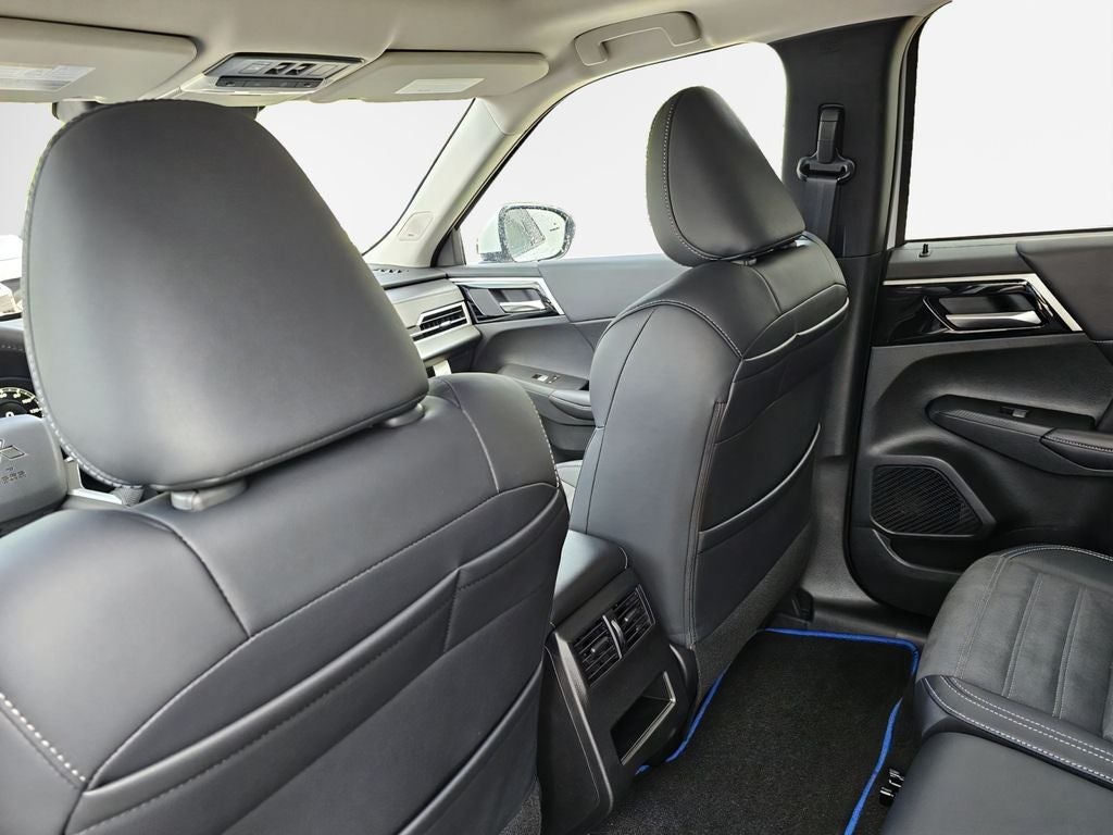 2025 Mitsubishi Outlander PHEV Base