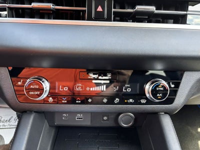 2025 Mitsubishi Outlander PHEV Base