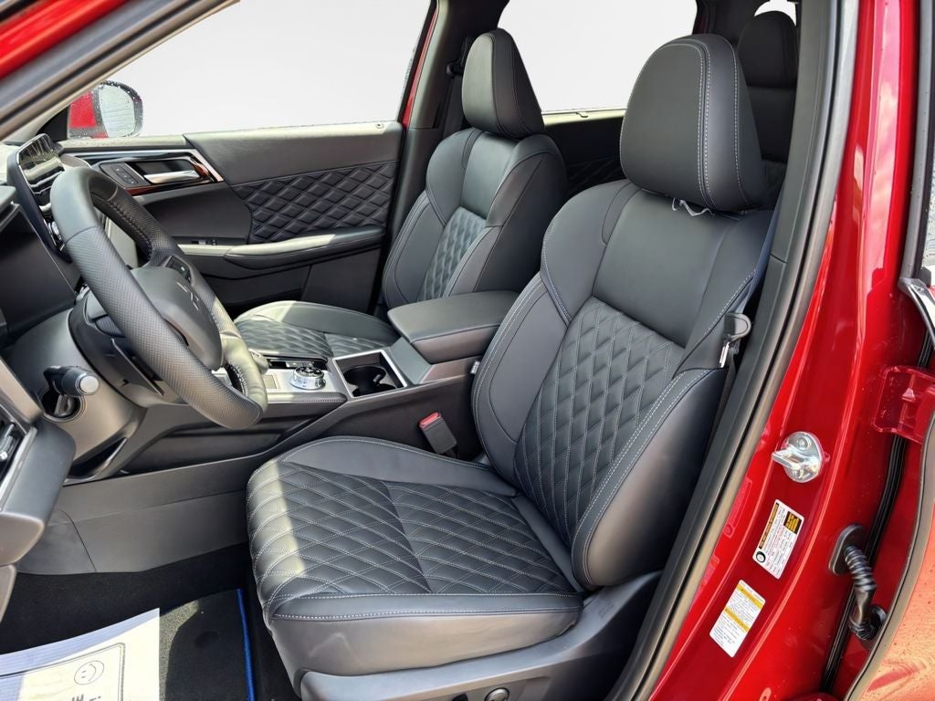 2025 Mitsubishi Outlander PHEV Base