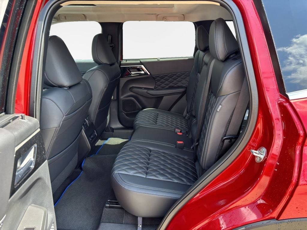 2025 Mitsubishi Outlander PHEV Base