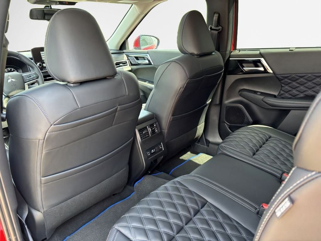 2025 Mitsubishi Outlander PHEV Base