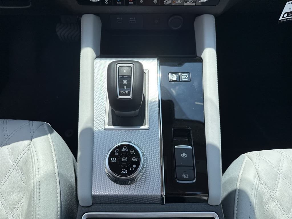 2025 Mitsubishi Outlander PHEV SEL