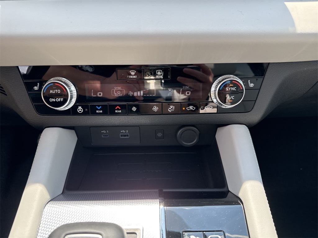 2025 Mitsubishi Outlander PHEV SEL