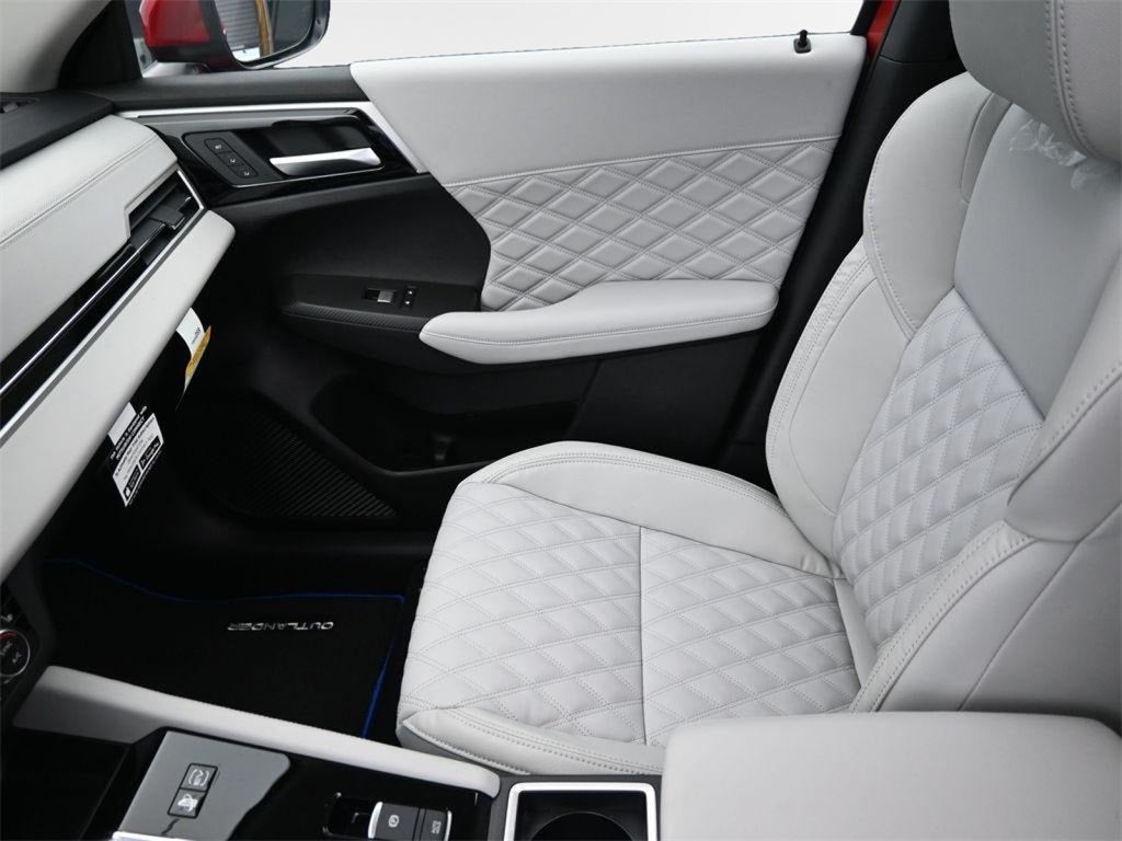 2025 Mitsubishi Outlander PHEV SEL