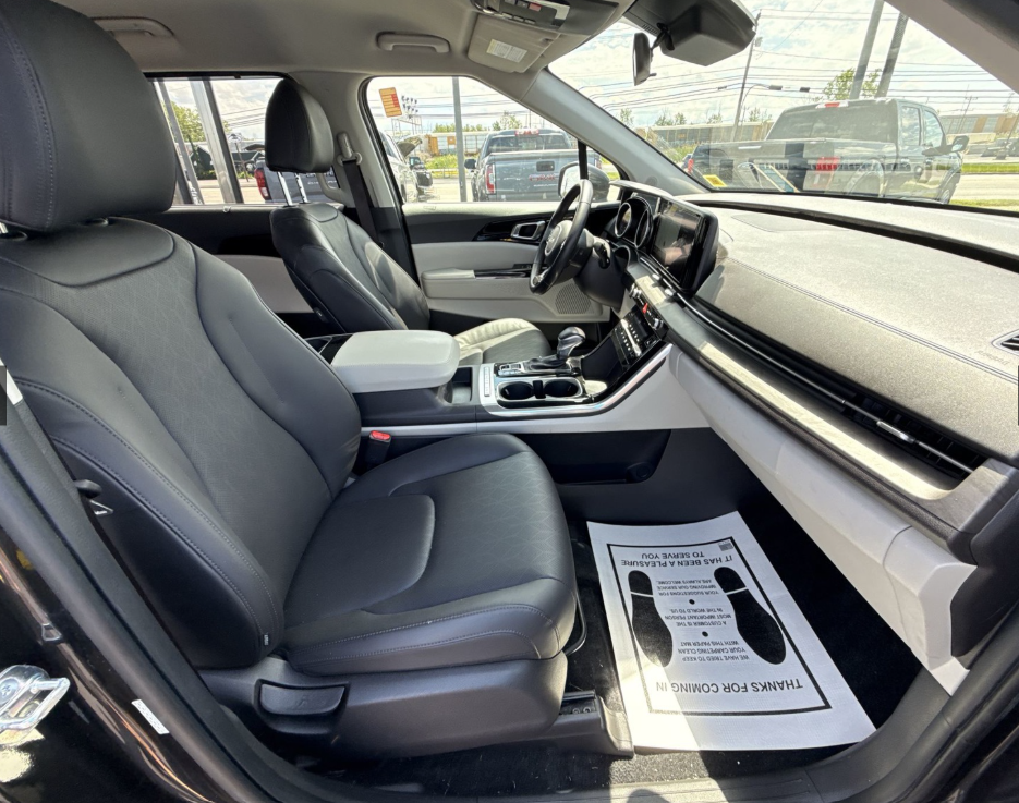 2024 Kia Carnival EX